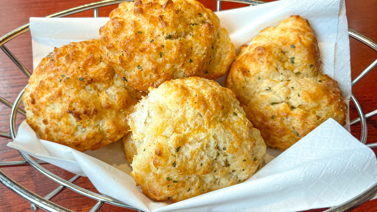 Cheddar Bay Biscuits vs. Homemade: Is Red Lobster's Best?